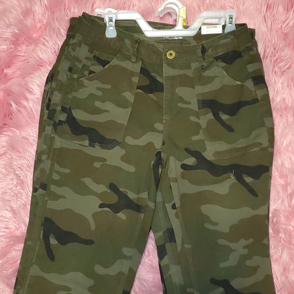 TIME AND TRU HI-RISE SLIM JEANS 👖 - Picture 2 of 11